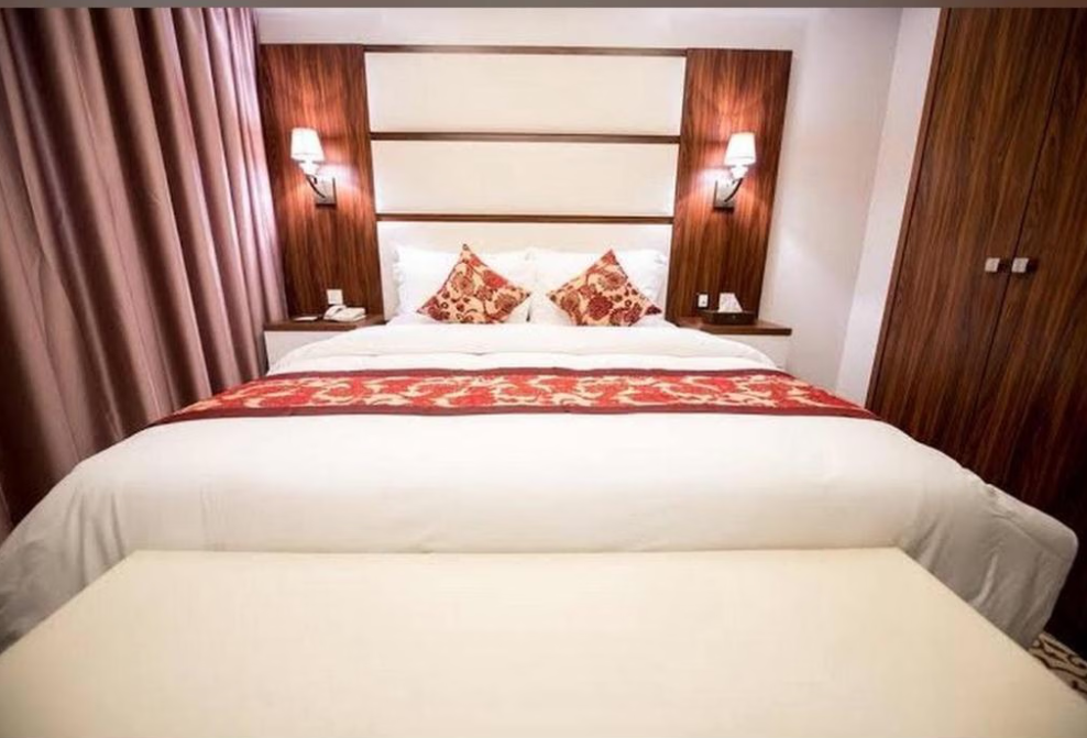 Superior Room with One King Bed
