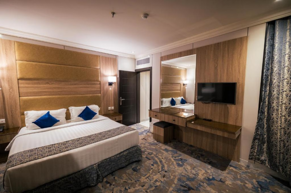 Superior Room with One King Bed