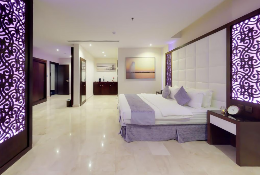 Superior Room with One King Bed