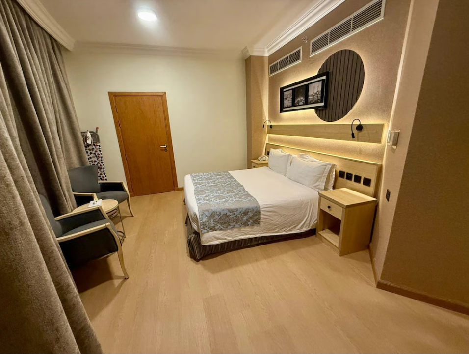 Superior Room with One King Bed