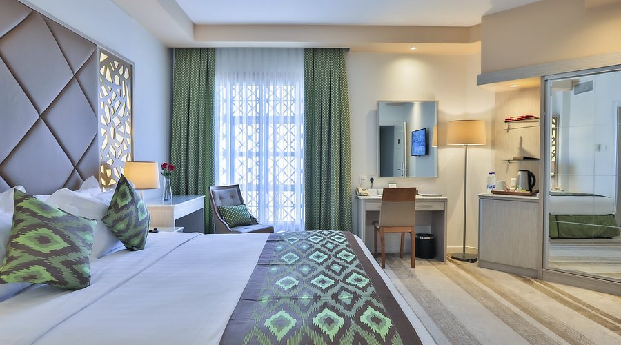Superior Room with One King Bed