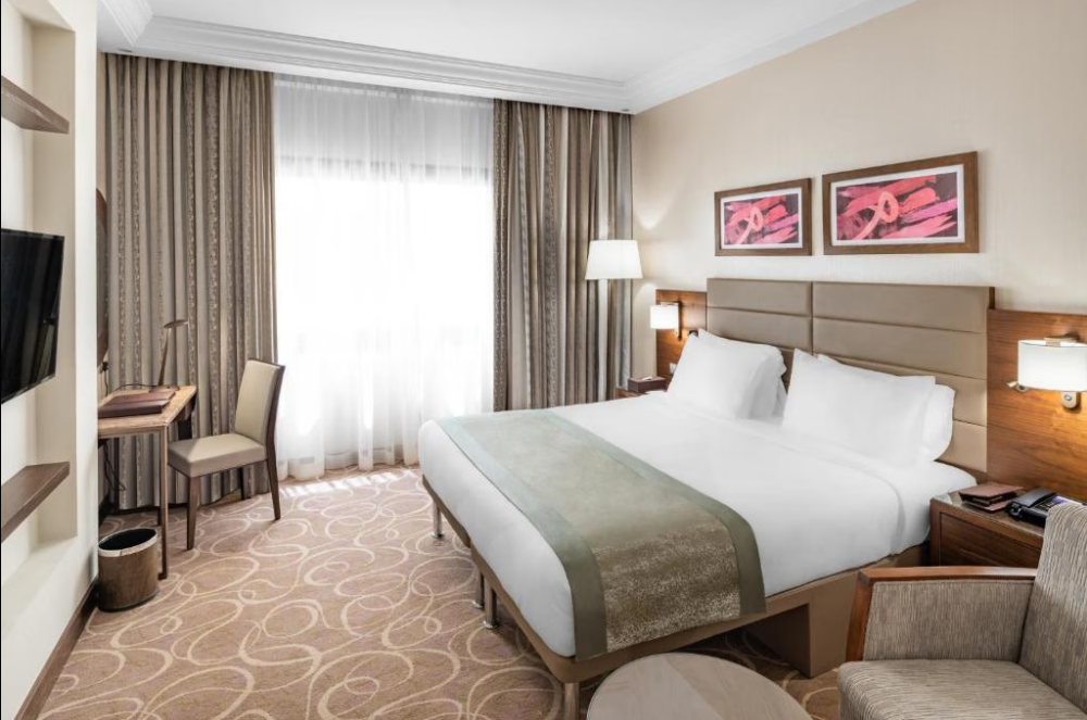 Superior Room with One King Bed