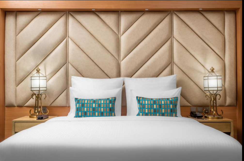 Superior Room with One King Bed