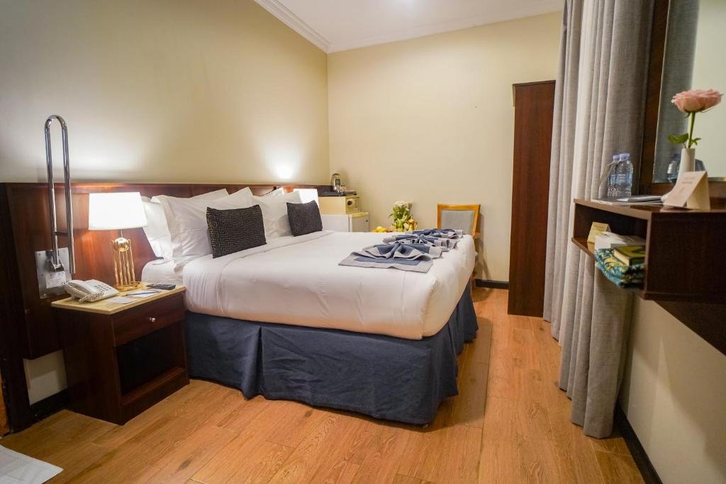 Superior Room with One King Bed