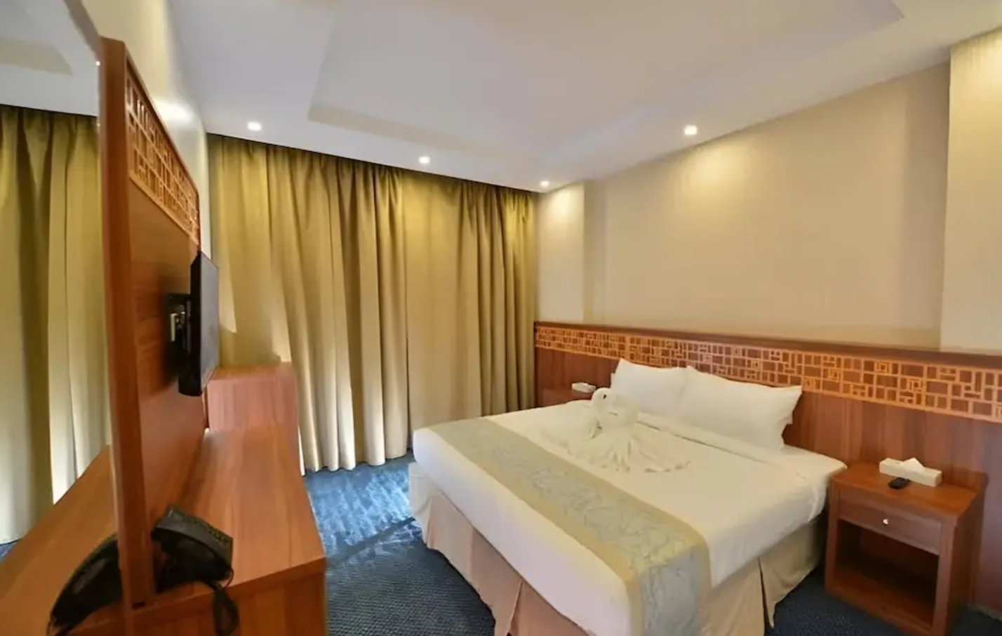 Superior Room with One King Bed