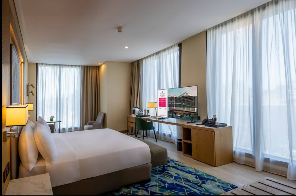 Superior Room with One King Bed