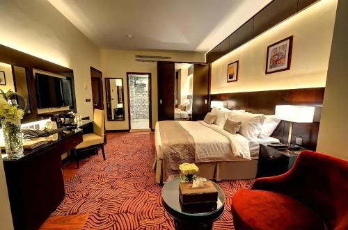 Superior Room with One King Bed