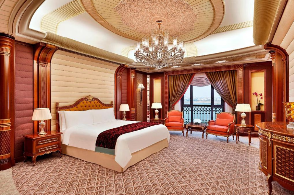 Superior Room with One King Bed